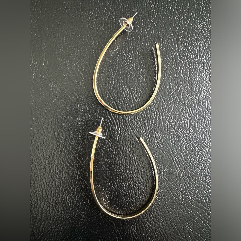Elegant Gold Hoop Earrings